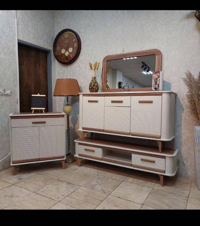 اینه به همراه کنسول